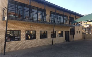 800 m² Commercial space in North Riding