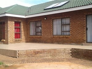 4 Bed Townhouse in Lydenburg