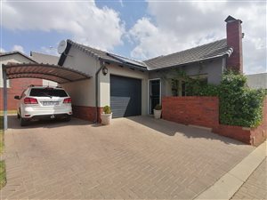 3 Bed Townhouse in Amberfield Valley