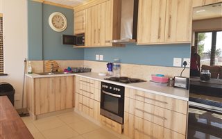 5 Bedroom Apartment in Walmer Estate