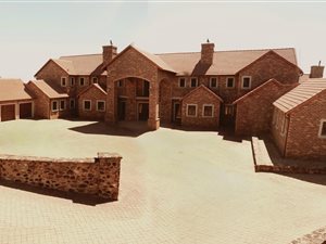 7 Bedroom House in Cornwall Hill