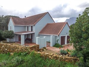 4 Bed House in Sir Lowrys and surrounds