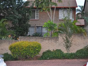 4 Bed Townhouse in Moreleta Park