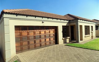 3 Bedroom Townhouse in Jackaroo Park