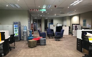 877 m² Office Space in Parkhaven