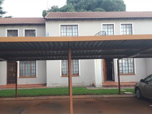 2 Bed Townhouse in Roodepoort Central