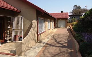3 Bedroom House in Breaunanda
