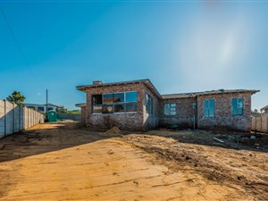 3 Bed House in Dana Bay