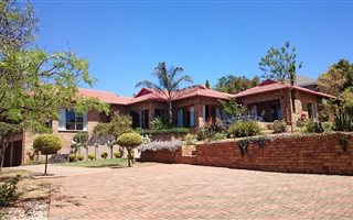 4 Bedroom House in Doringkruin