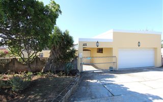 4 Bedroom House in Sherwood and surrounds