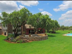943 ha Farm in Rustenburg Central