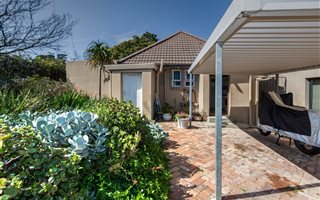 1 Bedroom Garden Cottage in Golden Acre