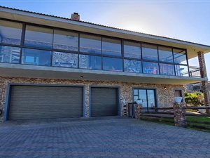 3 Bed House in Dana Bay