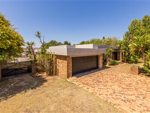3 Bed House in Protea Valley