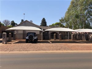 260 m² Office Space in Die Hoewes