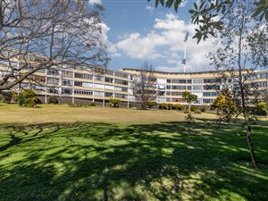 3 Bed Apartment in Fairway