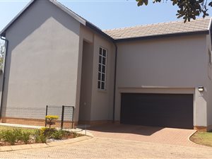 3 Bed Townhouse in Moreleta Park