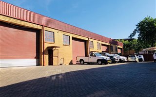 2000 m² Industrial space in Die Hoewes