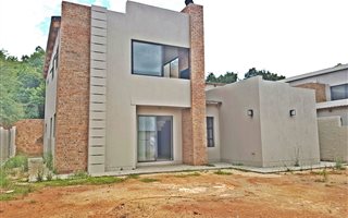 3 Bedroom Townhouse in Magalies Golf Estate