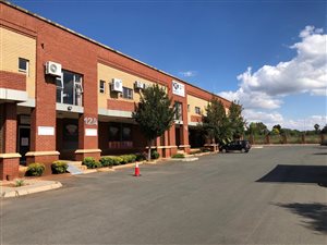 772 m² Industrial space in Hennopspark