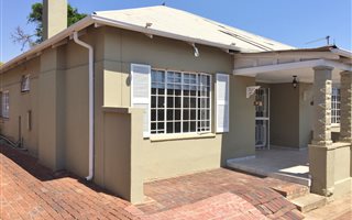 3 Bedroom House in Kensington