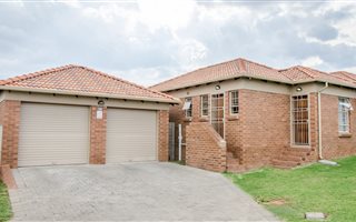 3 Bedroom House in Heuweloord
