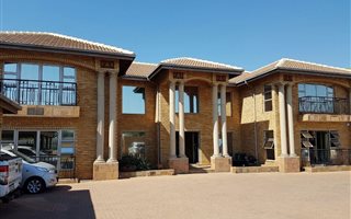 1000 m² Industrial space in Hughes