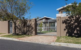 5 Bedroom House in Bothasig