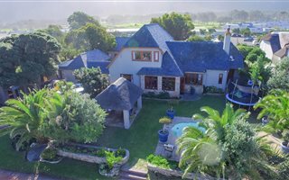 7 Bedroom House in Kwaaiwater