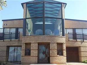5 Bed House in Hersham