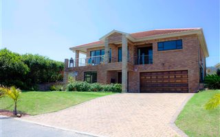 3 Bedroom House in Outeniqua Strand