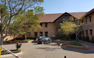 374 m² Commercial space in Menlo Park