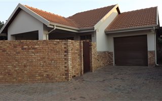 2 Bedroom Townhouse in Amberfield Manor