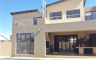 5 Bedroom House in The Meadows
