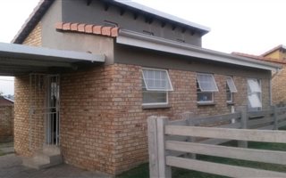 3 Bedroom Simplex in Cosmo City