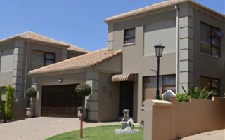 3 Bedroom Cluster in Noordheuwel