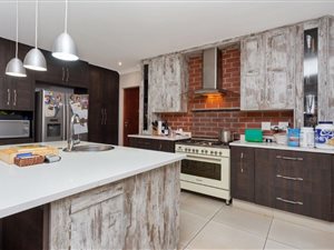 4 Bed House in Hurlingham Gardens
