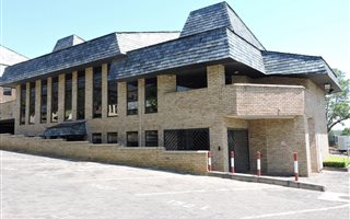 195 m² Commercial space in Bryanston