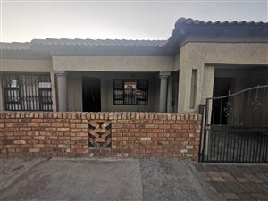 2 Bed House in Tsakane