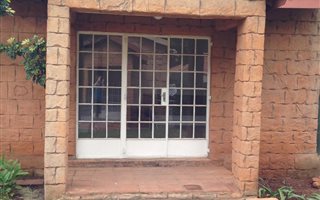 1 Bedroom Garden Cottage in Colbyn