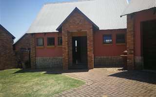 2 Bedroom Cluster in Glen Marais