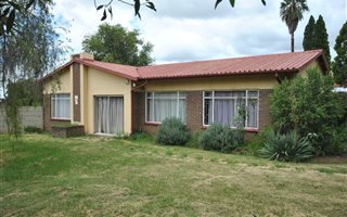 3 Bedroom House in Barry Hertzog Park