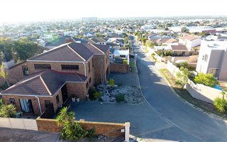 3 Bedroom House in West Beach