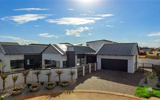 3 Bedroom House in Midstream Estate