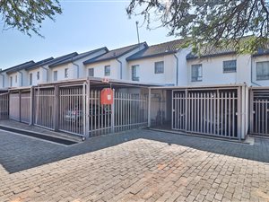 2 Bed Townhouse in Pierre van Ryneveld