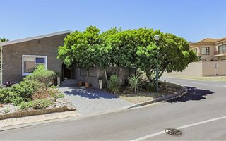 3 Bedroom House in Greenways Golf Estate