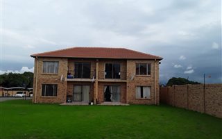 2 Bedroom Townhouse in Ravensklip