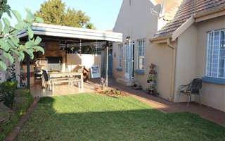 3 Bedroom Townhouse in Rooihuiskraal North