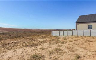 735 m² Land available in Vredenburg