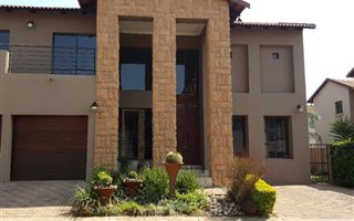 3 Bedroom Townhouse in Midstream Estate